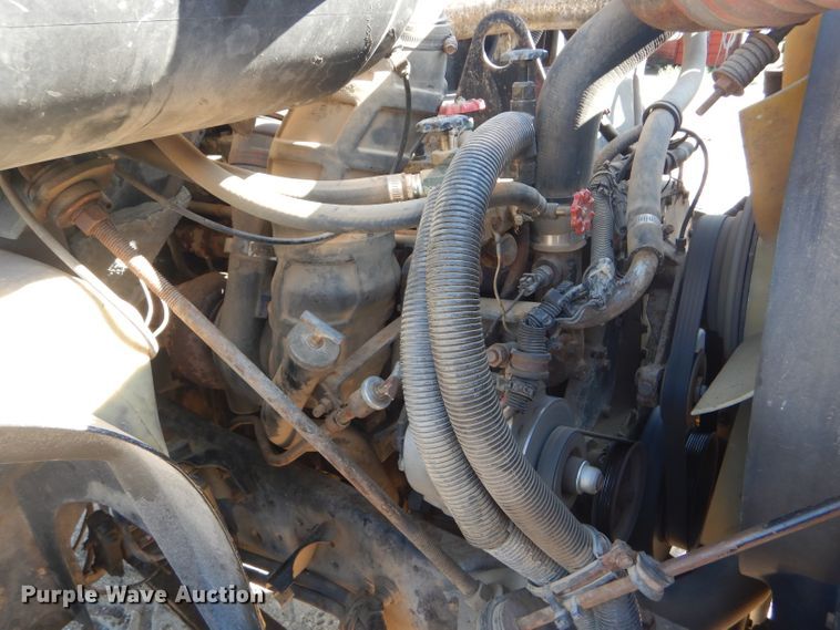 image for item GH9652 1993 International 8100 semi truck