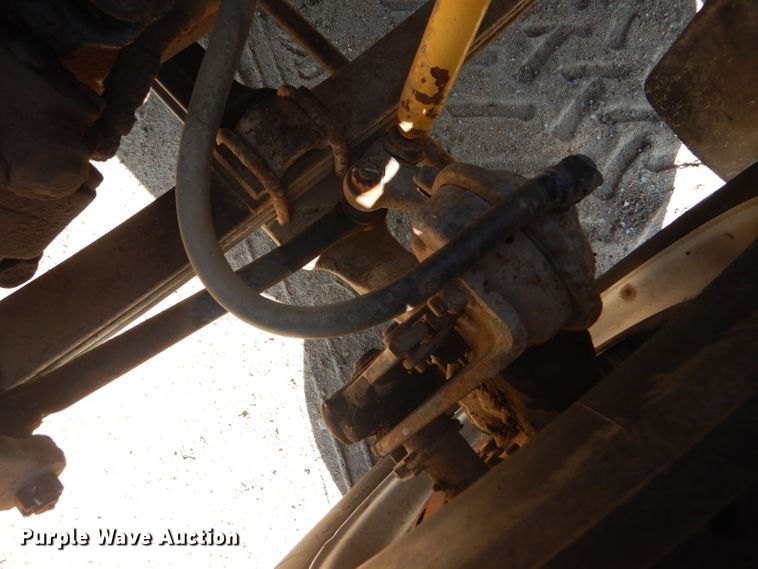 image for item GH9652 1993 International 8100 semi truck