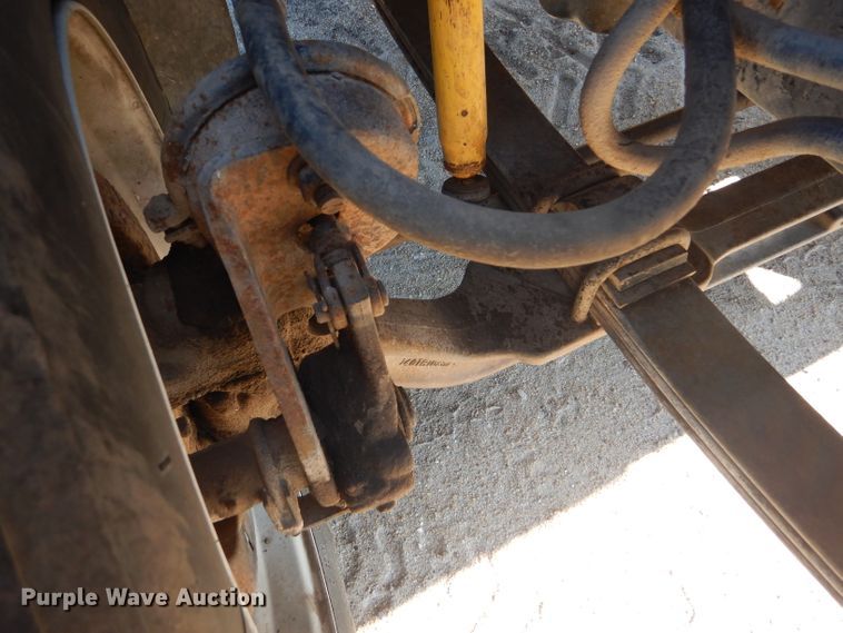 image for item GH9652 1993 International 8100 semi truck