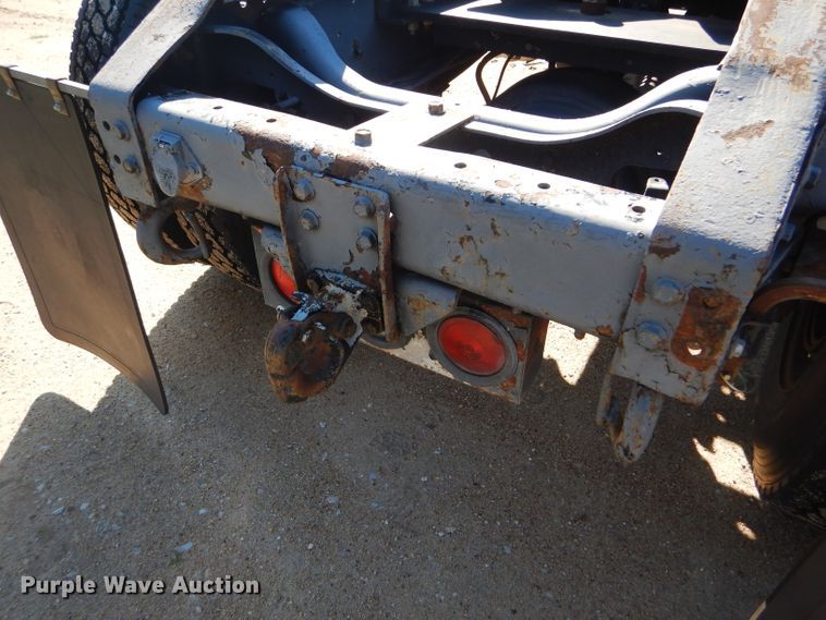 image for item GH9652 1993 International 8100 semi truck