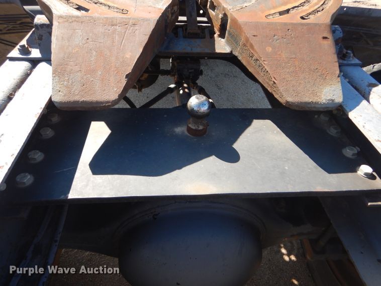 image for item GH9652 1993 International 8100 semi truck