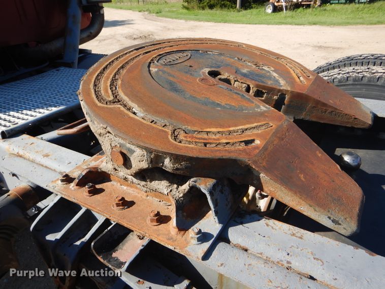 image for item GH9652 1993 International 8100 semi truck