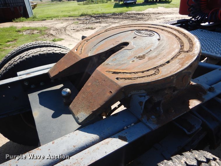 image for item GH9652 1993 International 8100 semi truck