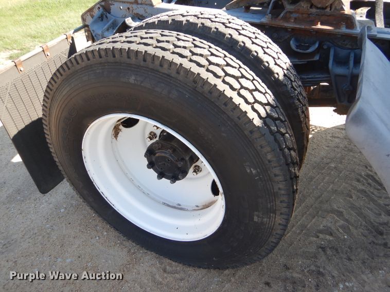 image for item GH9652 1993 International 8100 semi truck