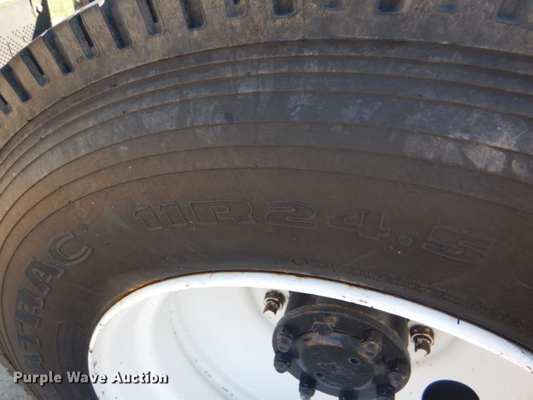 image for item GH9652 1993 International 8100 semi truck