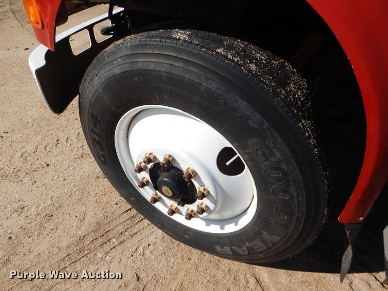 image for item GH9652 1993 International 8100 semi truck