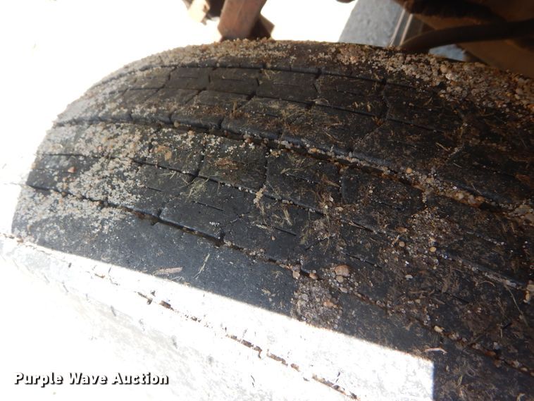 image for item GH9652 1993 International 8100 semi truck