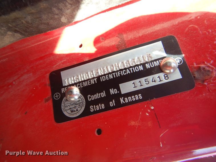 image for item GH9652 1993 International 8100 semi truck