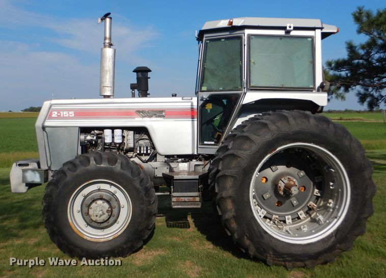 image for item GH9742 1985 White 2-155 Farm Boss MFWD tractor