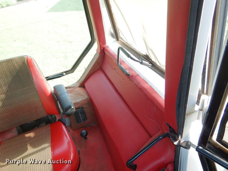 image for item GH9742 1985 White 2-155 Farm Boss MFWD tractor