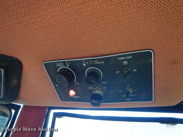 image for item GH9742 1985 White 2-155 Farm Boss MFWD tractor