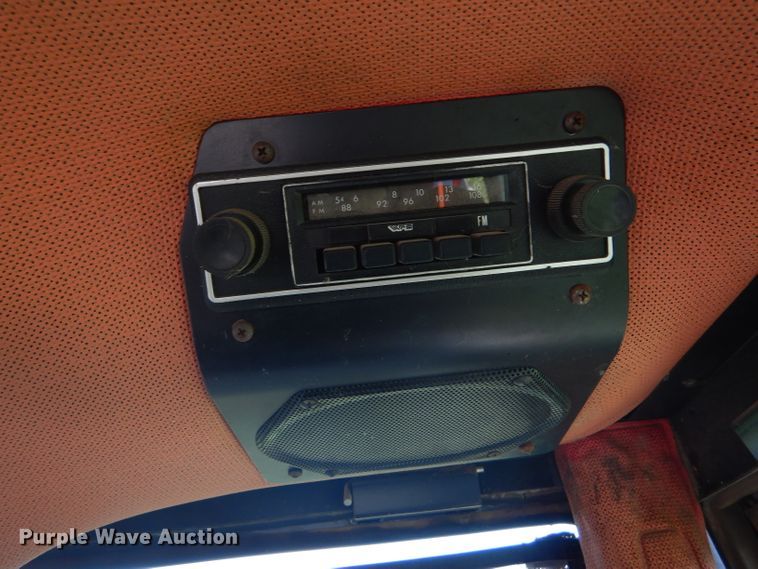 image for item GH9742 1985 White 2-155 Farm Boss MFWD tractor