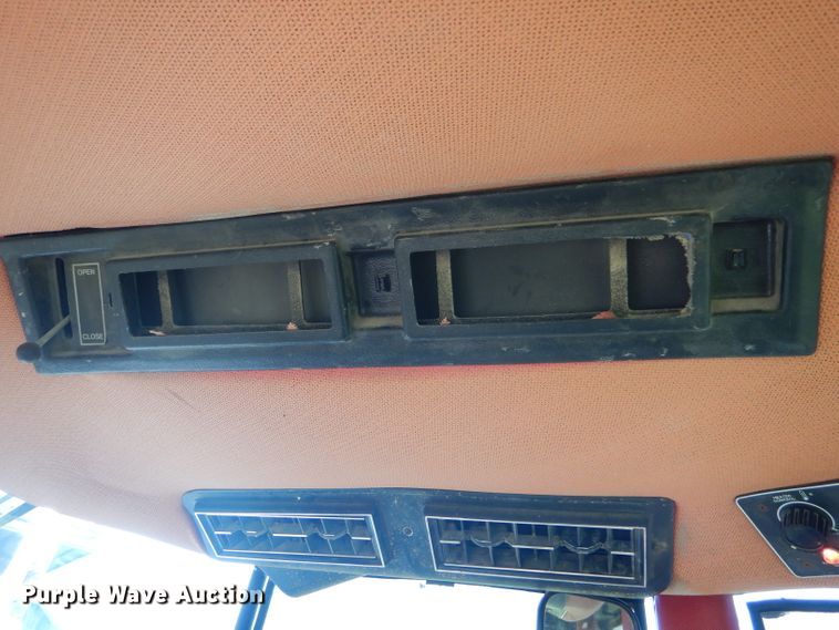 image for item GH9742 1985 White 2-155 Farm Boss MFWD tractor