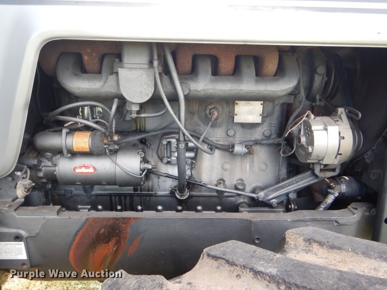 image for item GH9742 1985 White 2-155 Farm Boss MFWD tractor