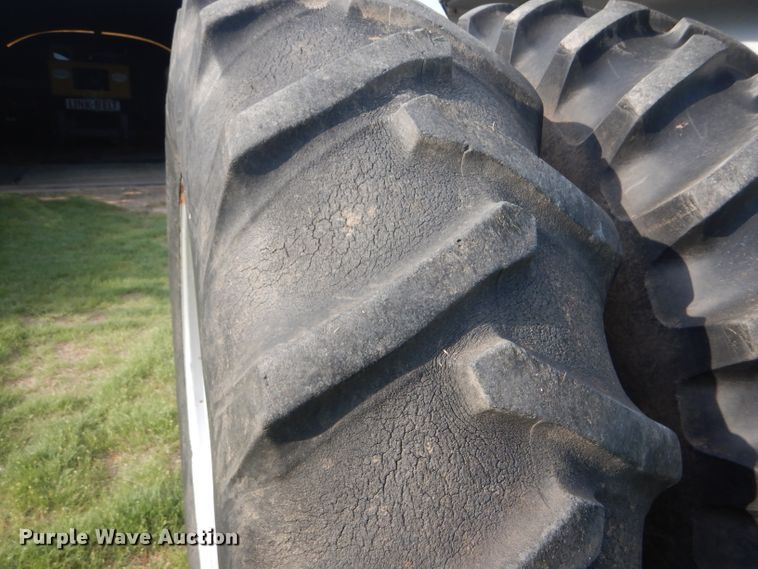 image for item GH9742 1985 White 2-155 Farm Boss MFWD tractor