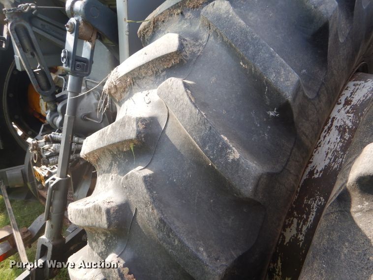 image for item GH9742 1985 White 2-155 Farm Boss MFWD tractor