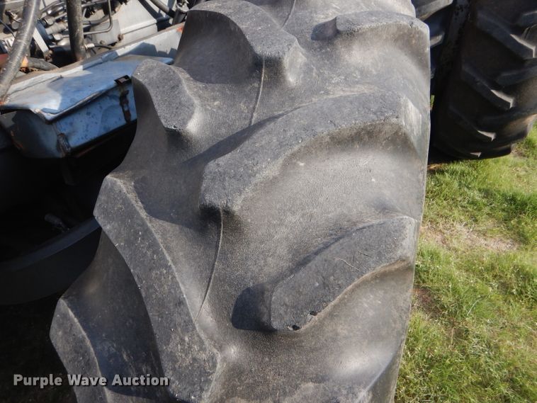 image for item GH9742 1985 White 2-155 Farm Boss MFWD tractor