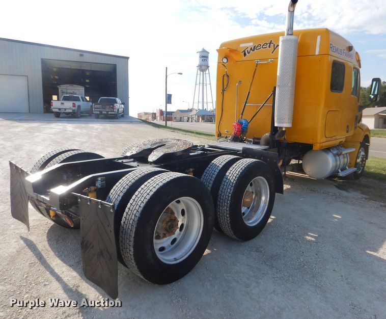 image for item DD4443 2005 Peterbilt 387 semi truck