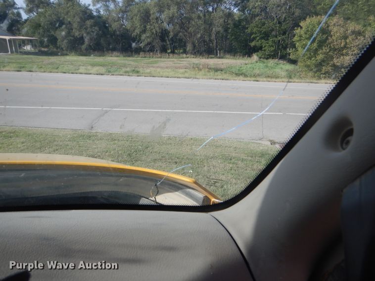 image for item DD4443 2005 Peterbilt 387 semi truck