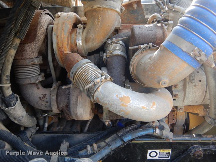 image for item DD4443 2005 Peterbilt 387 semi truck