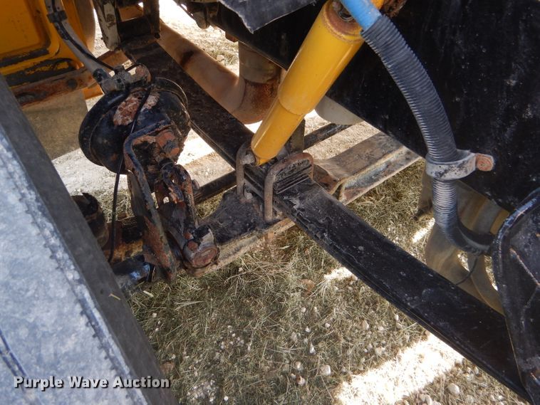 image for item DD4443 2005 Peterbilt 387 semi truck