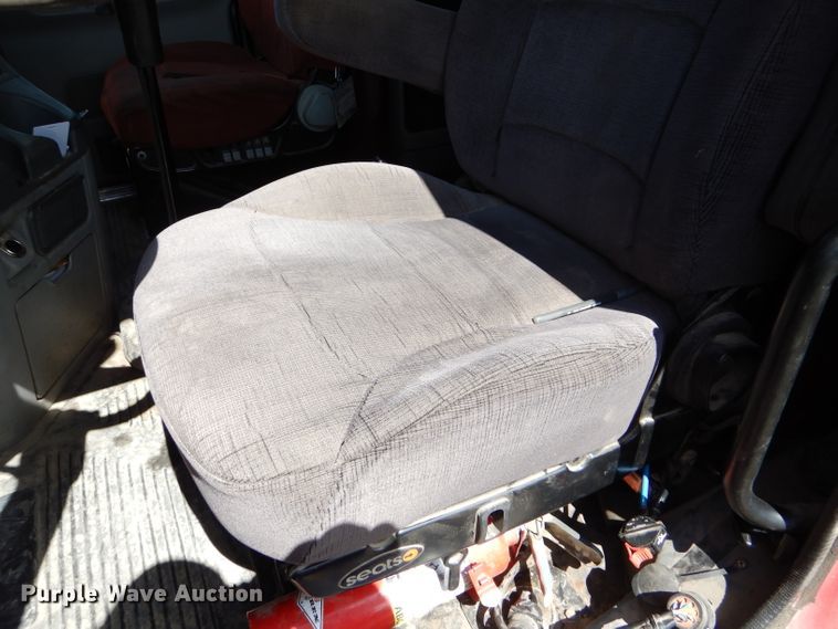 image for item DD4458 2007 Freightliner Columbia CL120 semi truck