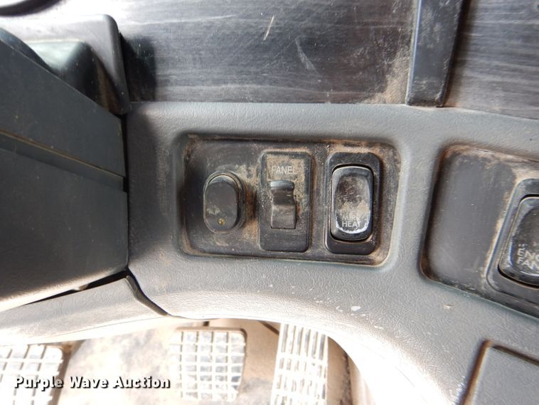 image for item DD4458 2007 Freightliner Columbia CL120 semi truck