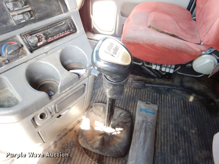 image for item DD4458 2007 Freightliner Columbia CL120 semi truck