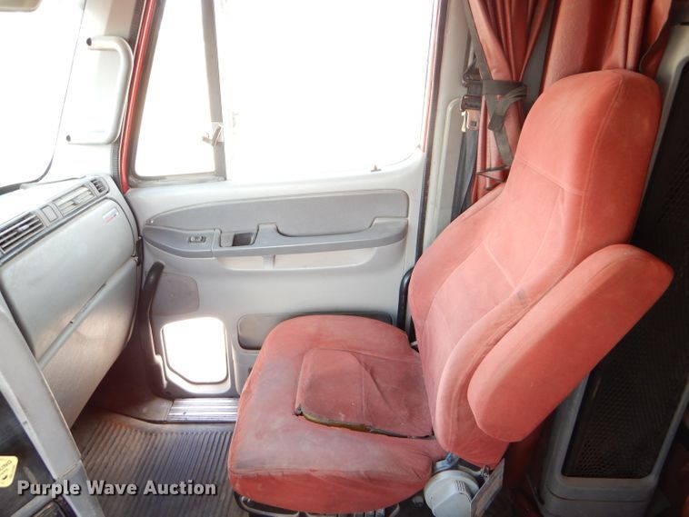 image for item DD4458 2007 Freightliner Columbia CL120 semi truck