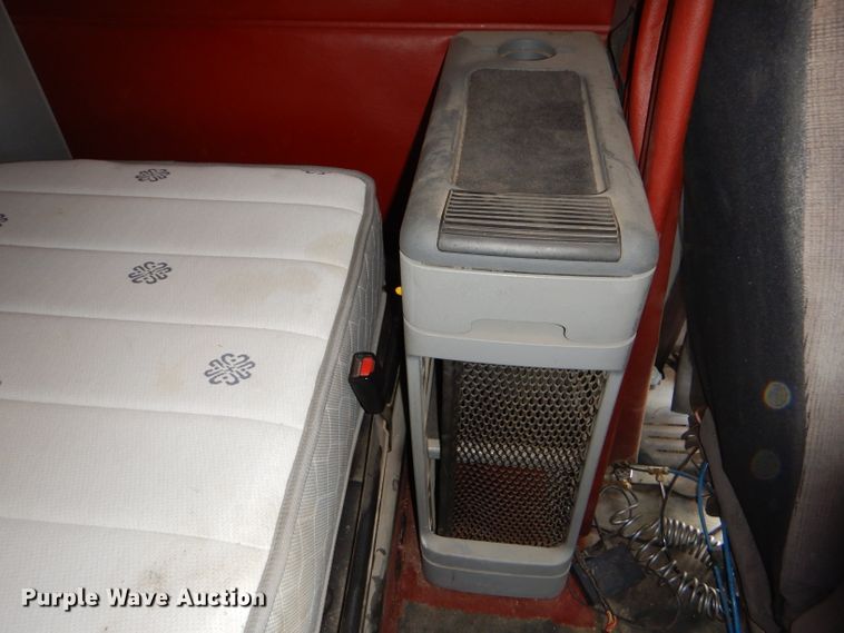 image for item DD4458 2007 Freightliner Columbia CL120 semi truck