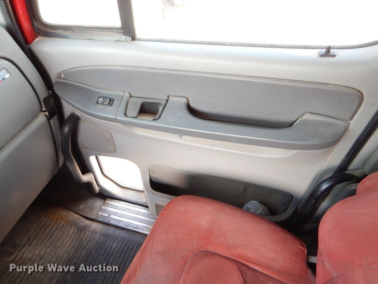 image for item DD4458 2007 Freightliner Columbia CL120 semi truck