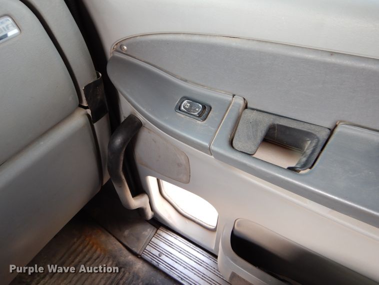 image for item DD4458 2007 Freightliner Columbia CL120 semi truck