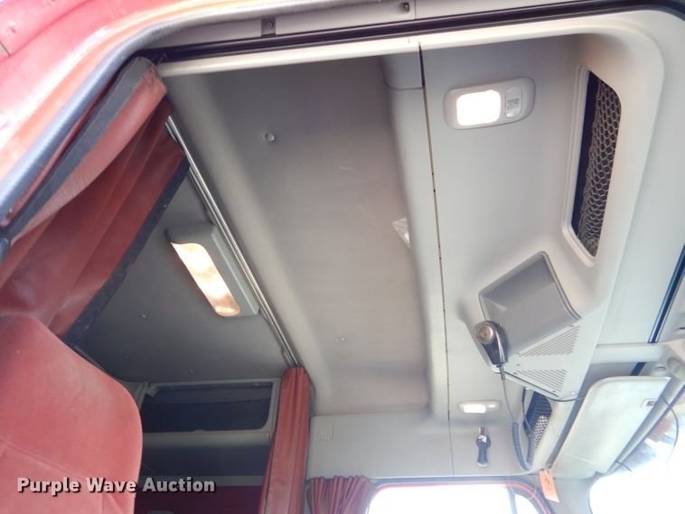 image for item DD4458 2007 Freightliner Columbia CL120 semi truck