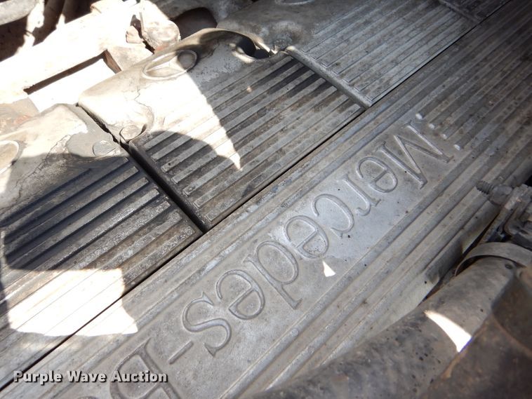 image for item DD4458 2007 Freightliner Columbia CL120 semi truck