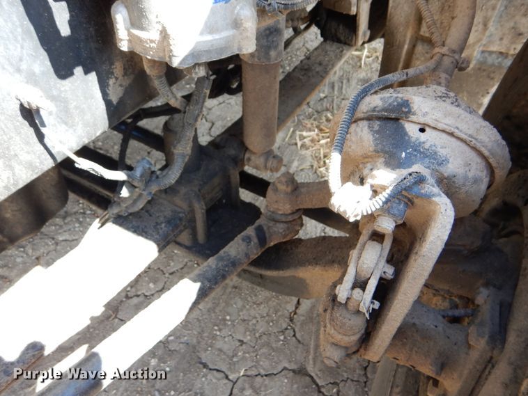 image for item DD4458 2007 Freightliner Columbia CL120 semi truck