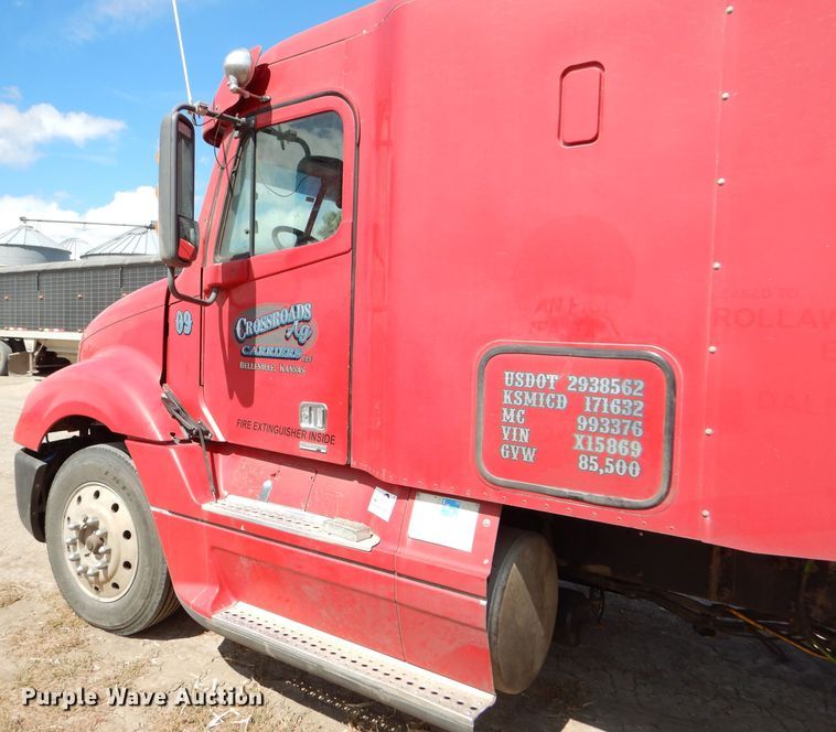 image for item DD4458 2007 Freightliner Columbia CL120 semi truck