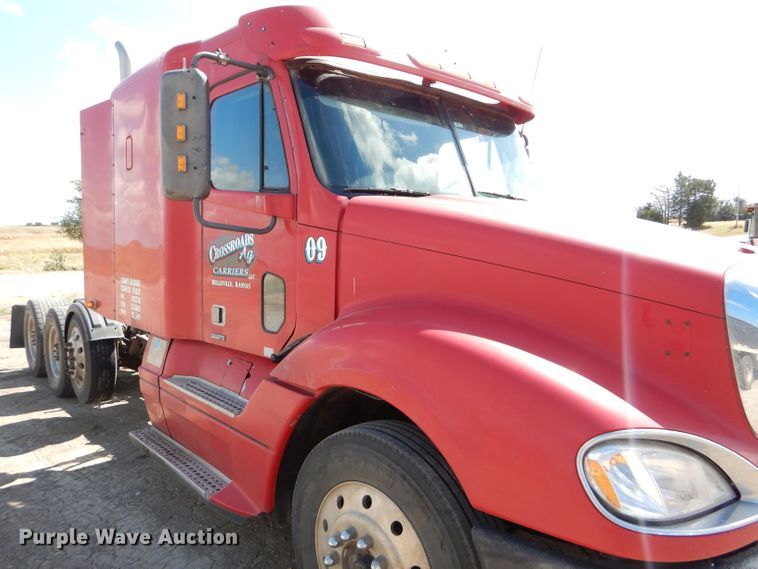 image for item DD4458 2007 Freightliner Columbia CL120 semi truck