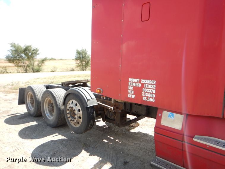 image for item DD4458 2007 Freightliner Columbia CL120 semi truck