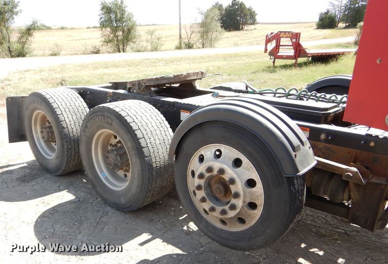 image for item DD4458 2007 Freightliner Columbia CL120 semi truck