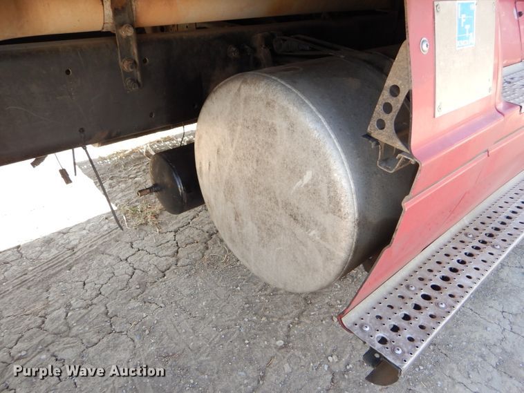 image for item DD4458 2007 Freightliner Columbia CL120 semi truck