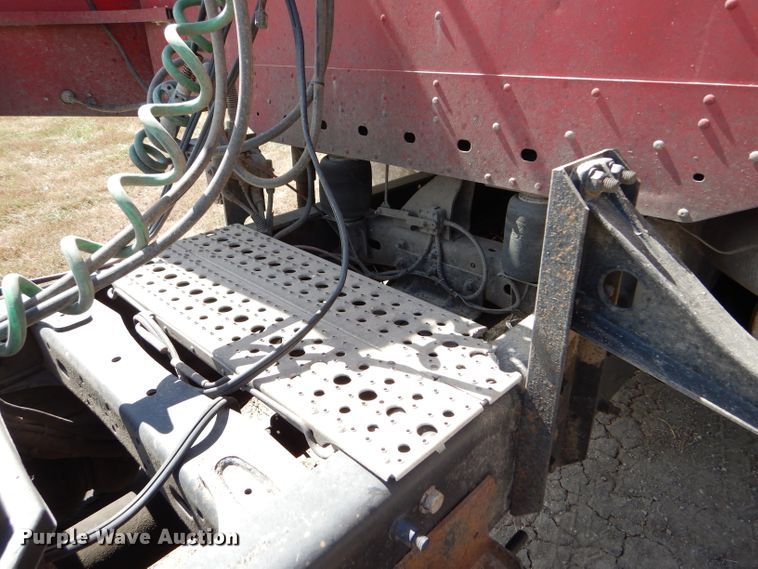 image for item DD4458 2007 Freightliner Columbia CL120 semi truck