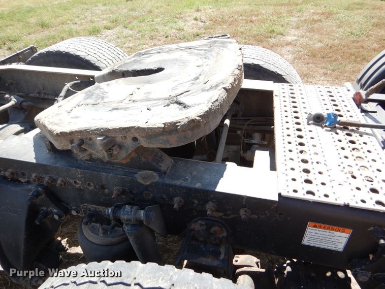 image for item DD4458 2007 Freightliner Columbia CL120 semi truck