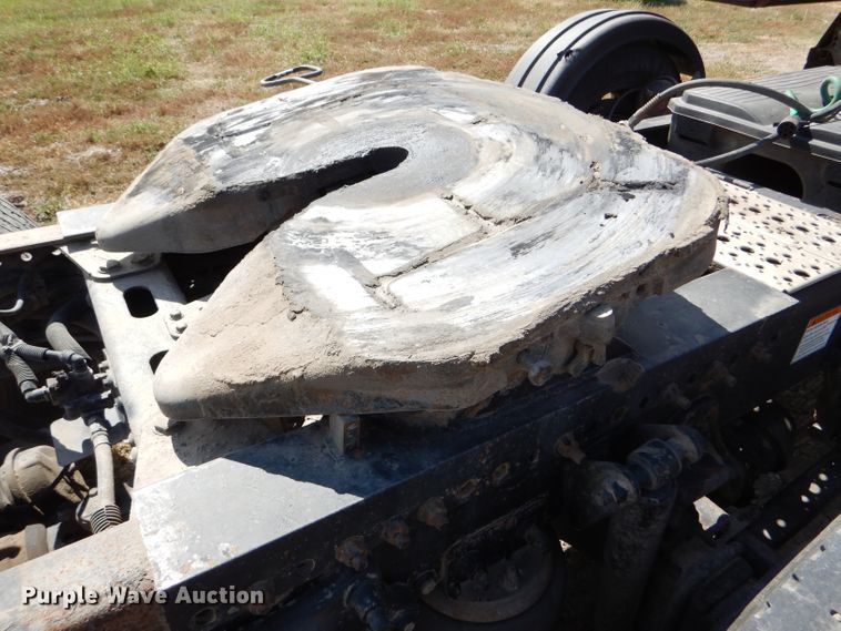 image for item DD4458 2007 Freightliner Columbia CL120 semi truck