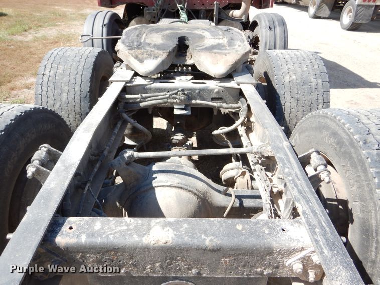 image for item DD4458 2007 Freightliner Columbia CL120 semi truck