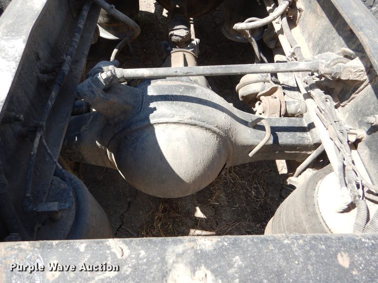 image for item DD4458 2007 Freightliner Columbia CL120 semi truck