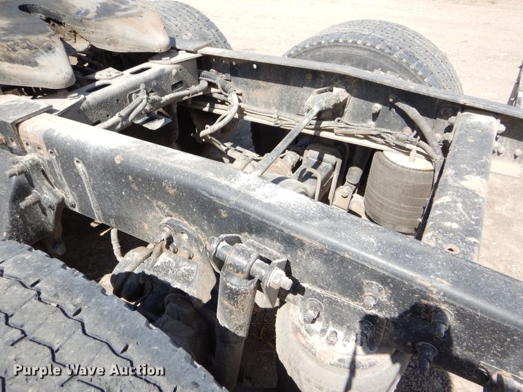 image for item DD4458 2007 Freightliner Columbia CL120 semi truck