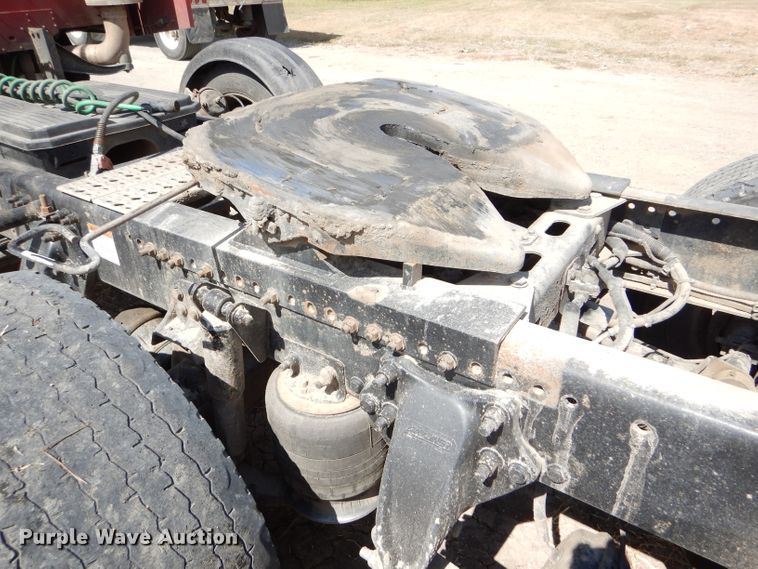 image for item DD4458 2007 Freightliner Columbia CL120 semi truck