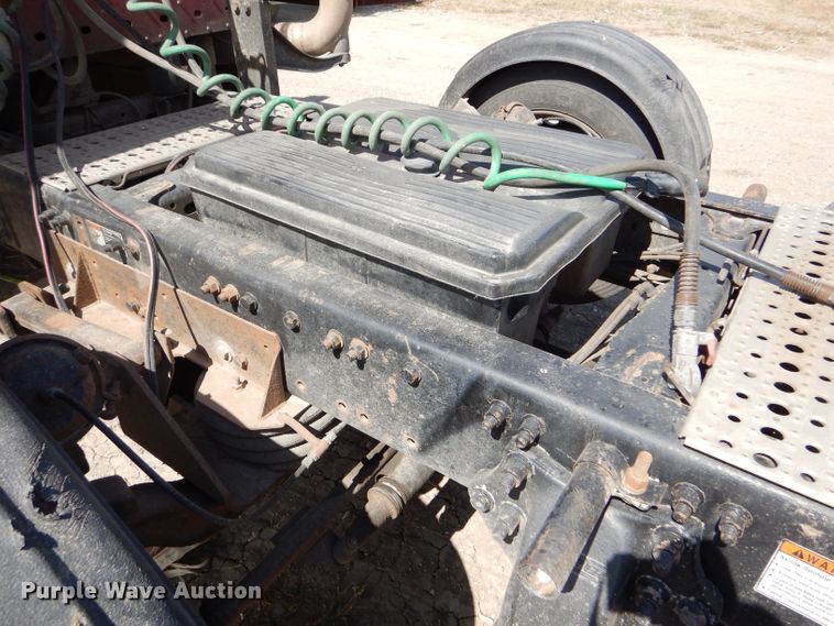 image for item DD4458 2007 Freightliner Columbia CL120 semi truck