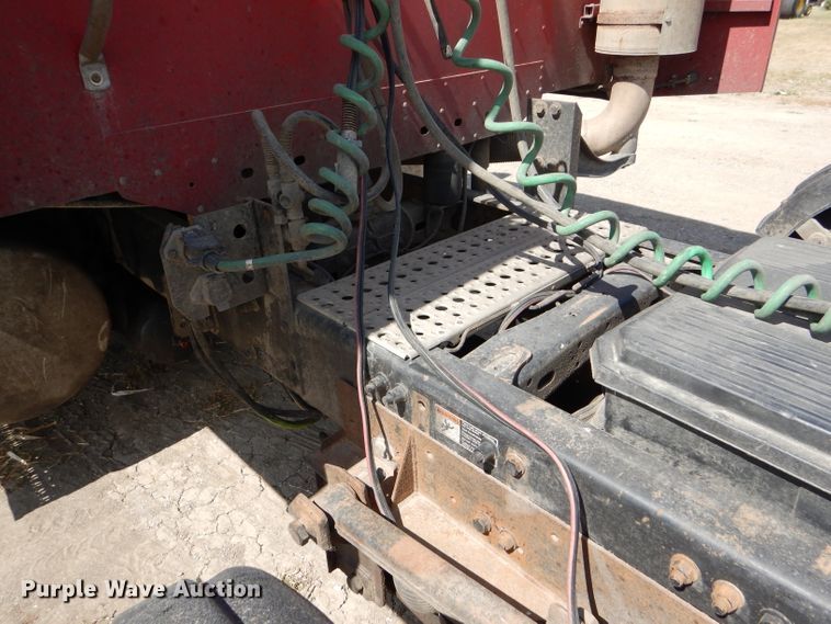 image for item DD4458 2007 Freightliner Columbia CL120 semi truck