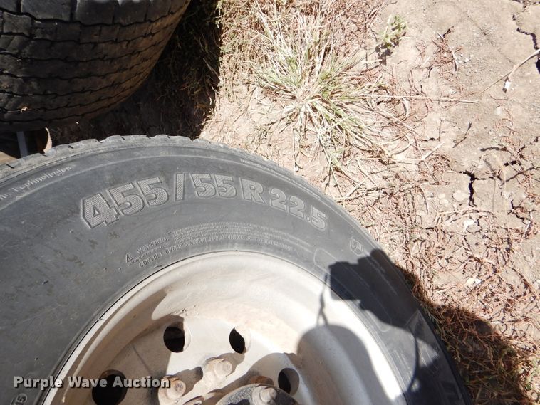 image for item DD4458 2007 Freightliner Columbia CL120 semi truck